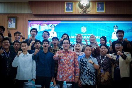 Rico Waas saat menjamu peserta Musyawarah Nasional (Munas) Forum Komunikasi Mahasiswa Politeknik se-Indonesia (FKMPI) XXVII di Pendopo Rumah Dinas Wali Kota, Kamis (17/9/2026) malam.